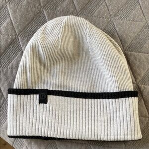 Lululemon Knit Me Up Beanie Reversible Black / Heathered Core Ultra Light Grey